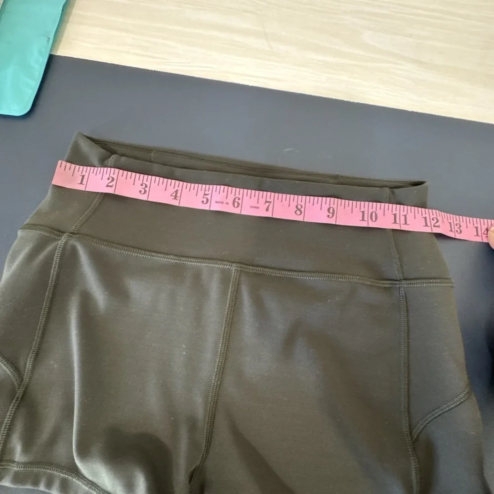 Lululemon In Movement Short Women's 6 Lululemon W7AJ8S Biker Studio Gray/Taupe